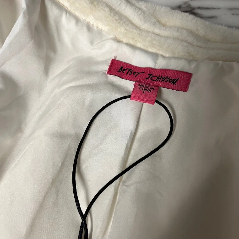 Betsey Johnson Ivory Off White Faux Fur Coat Shrug Size Large NWOT